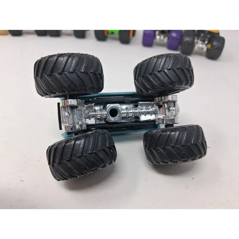 1:64 monster jam monster truck Lot of 8
